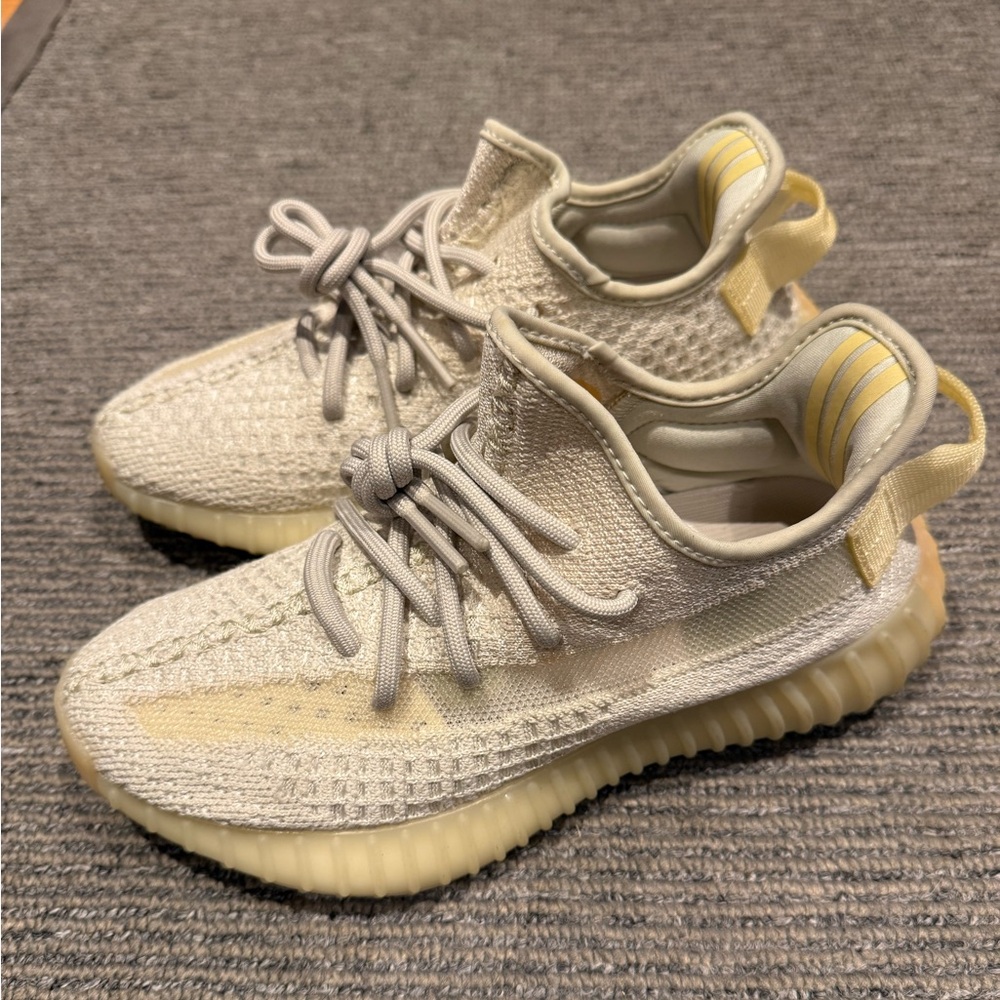 Adidas Yeezy boost 350 V2 light size 5